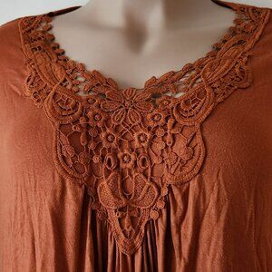 Tralilbee top sz 2X rust lace EUC